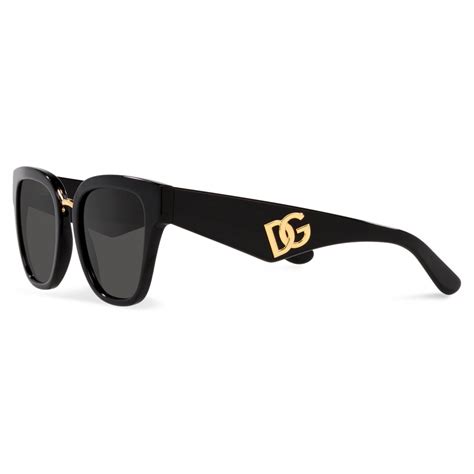 DG crossed sunglasses in Black .